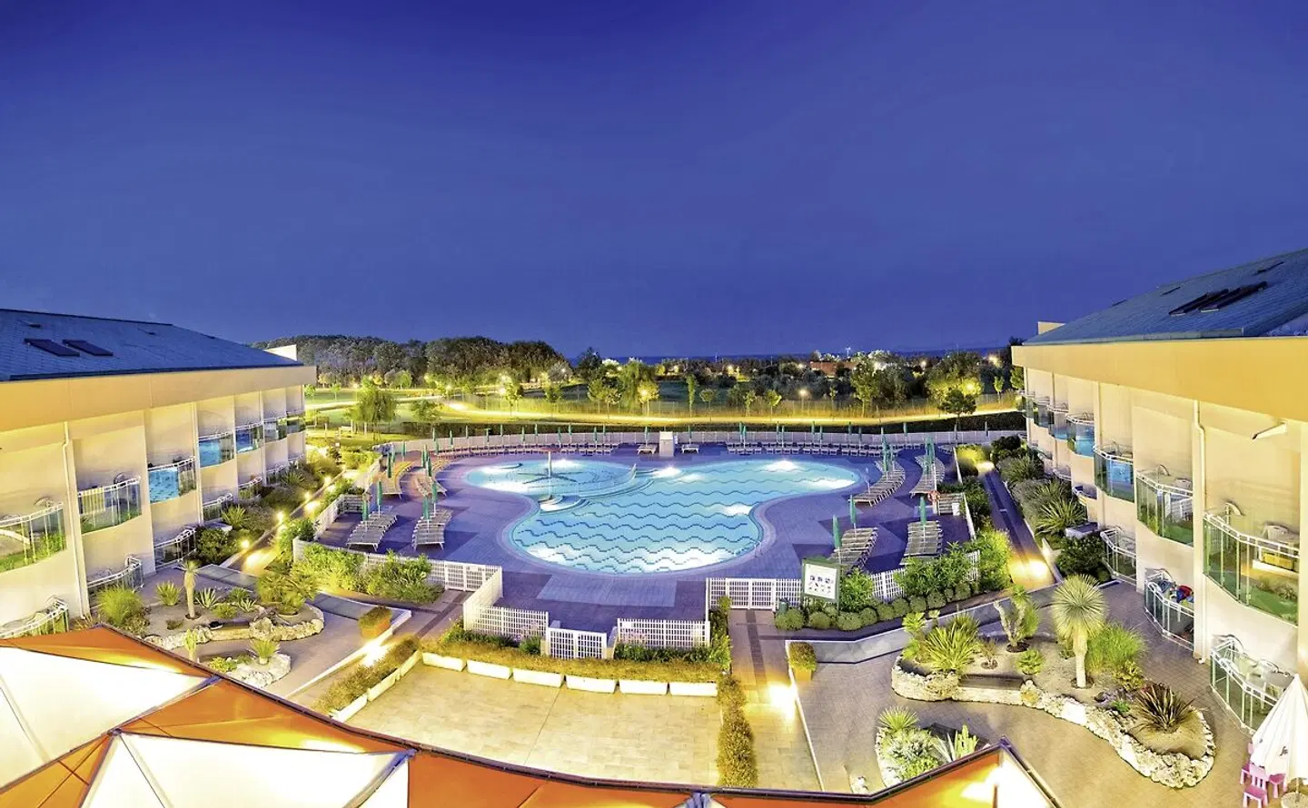 Maregolf OUTDOOR_POOL