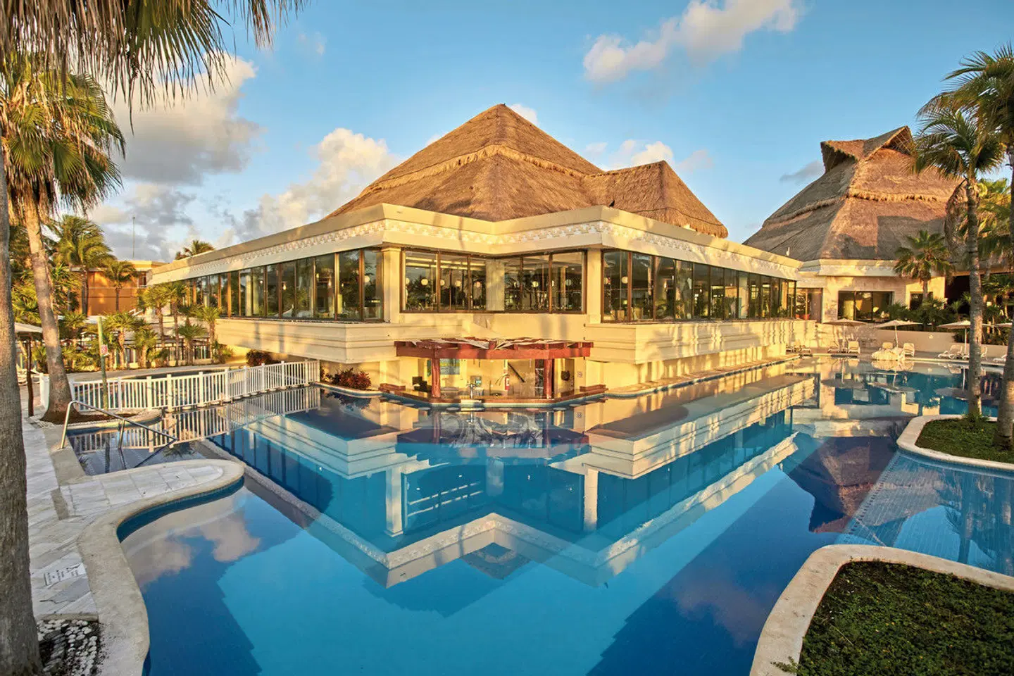 Bahia Principe Luxury Akumal OUTDOOR_POOL