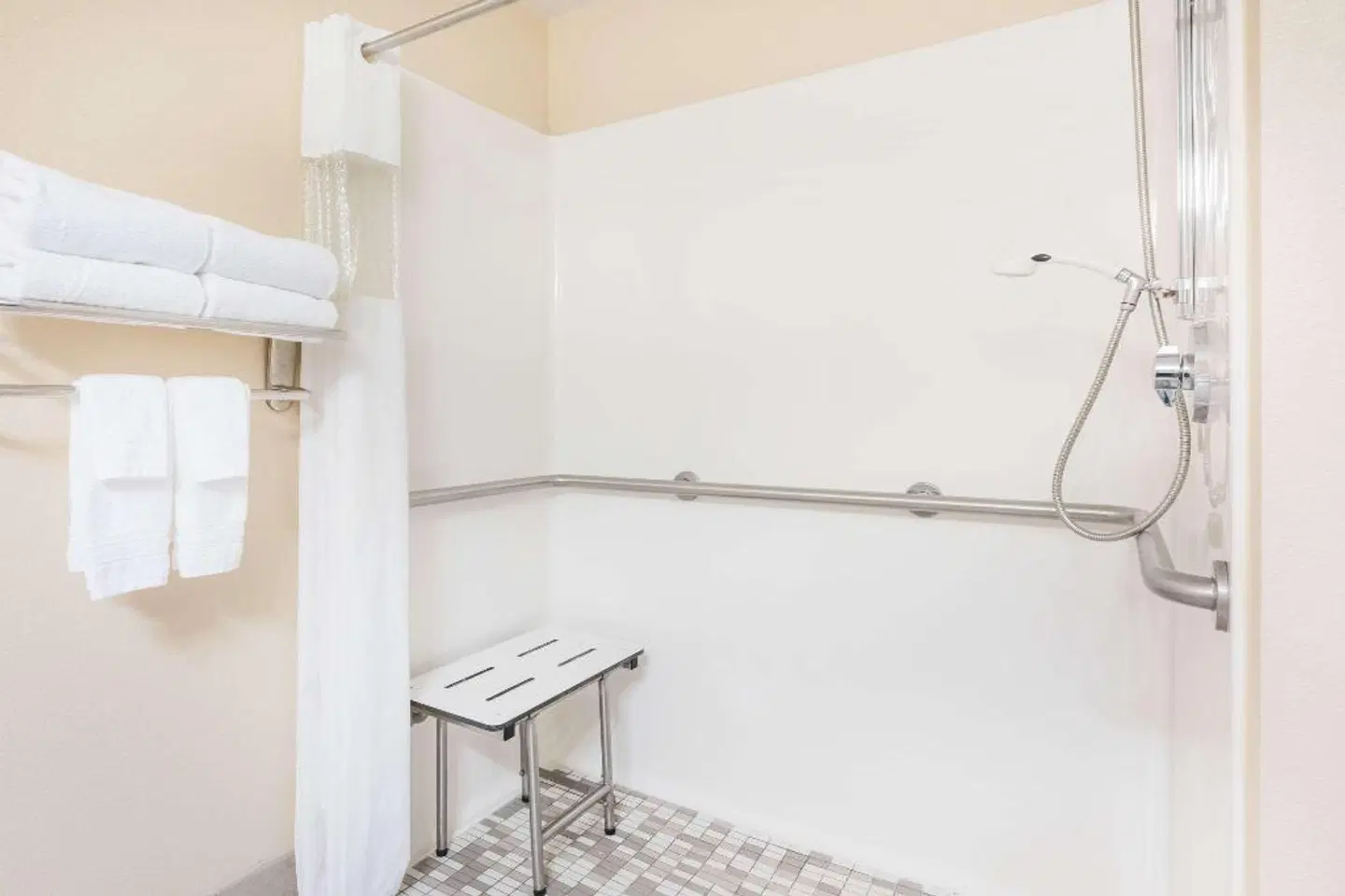 Ramada by Wyndham Harrisburg/Hershey Area Badezimmer