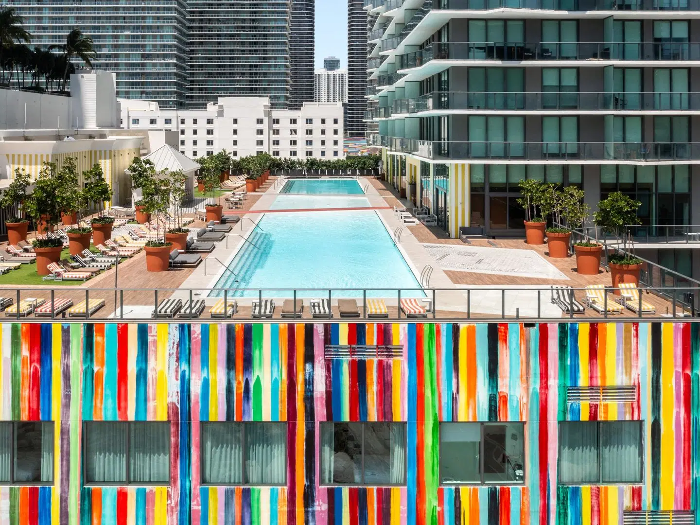 DUA Miami, Autograph Collection OUTDOOR_POOL