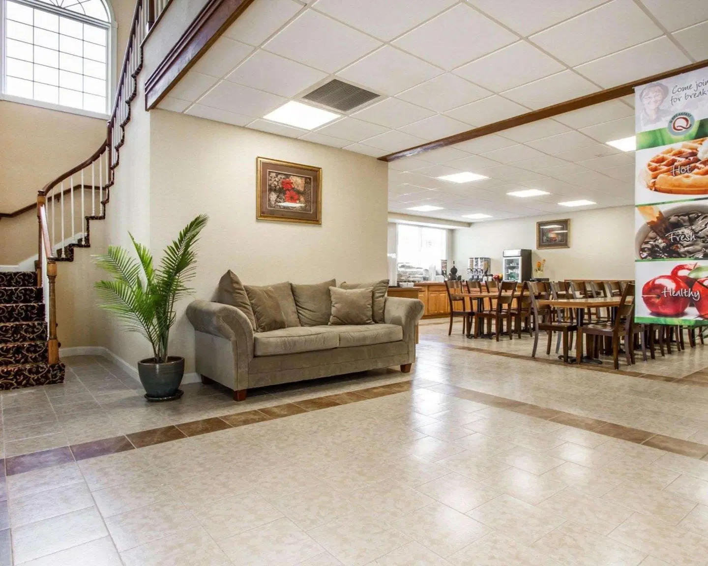 Quality Inn & Suites LOUNGE_LOBBY