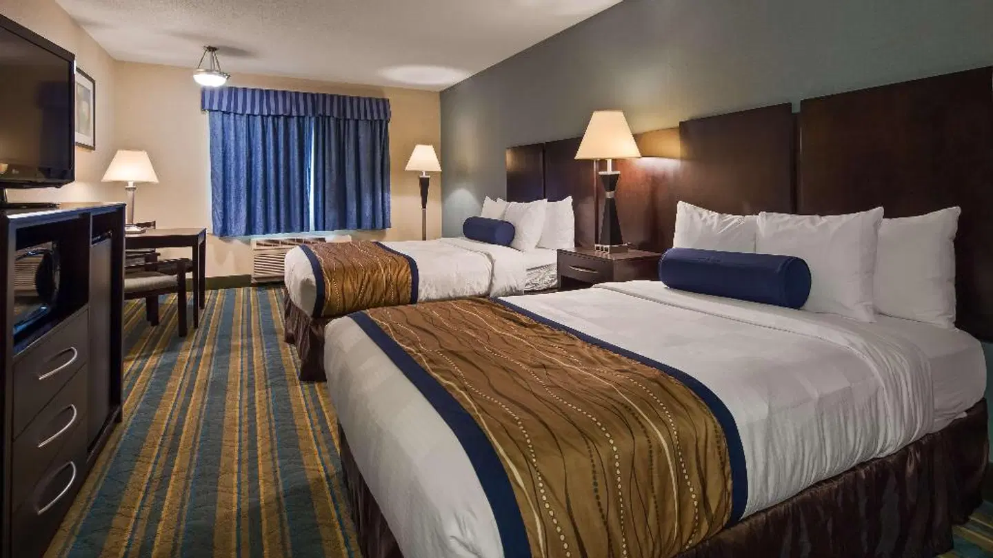 Best Western Plus Berkshire Hills Inn & Suites ROOM_EXAMPLE