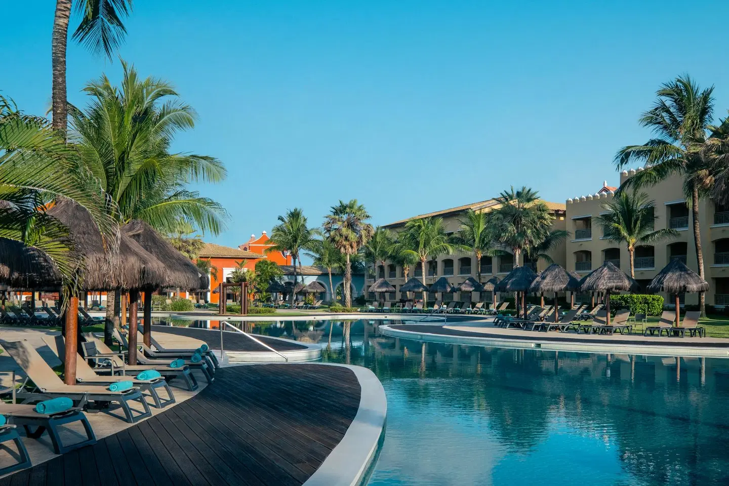 Iberostar Waves Bahia OUTDOOR_POOL