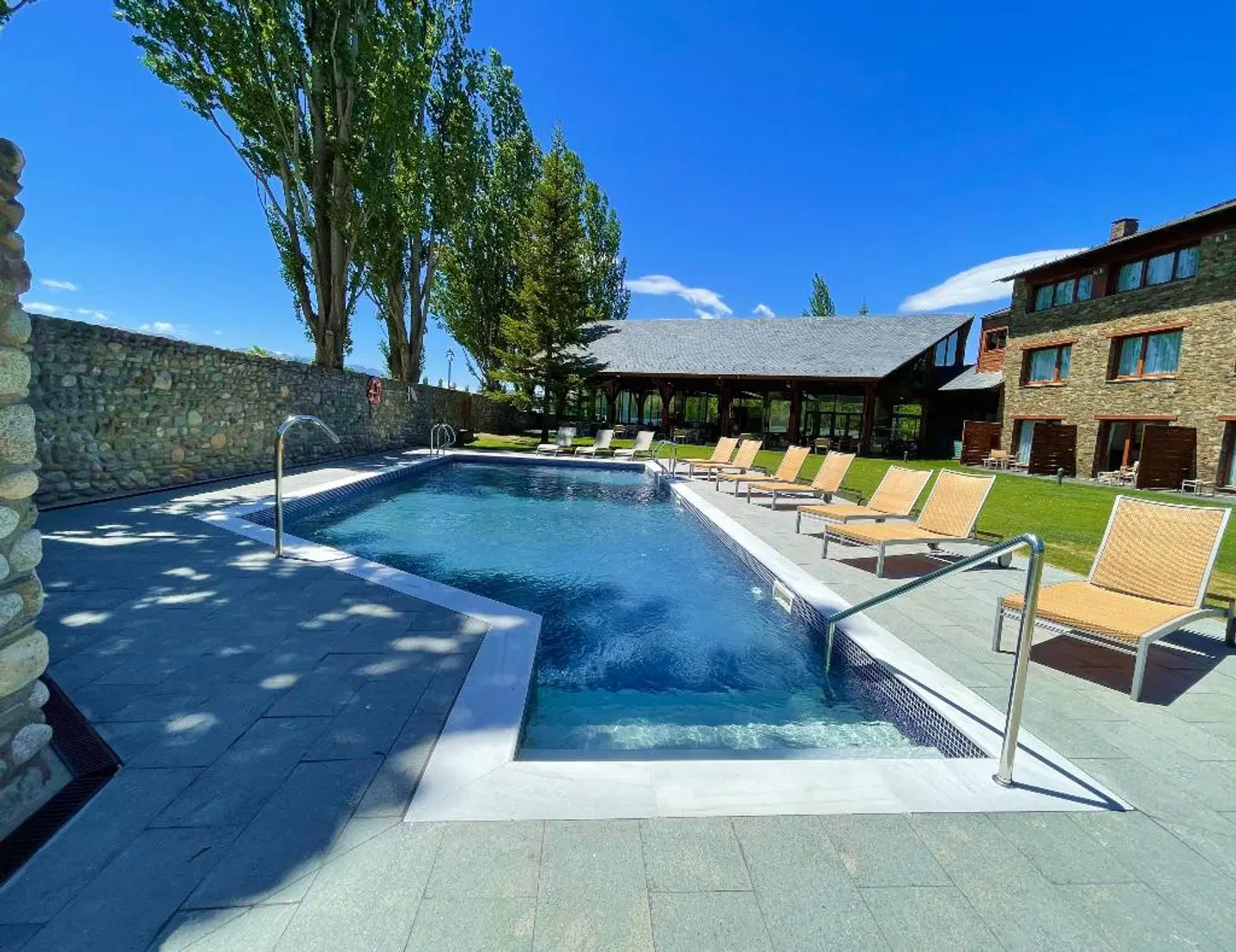 Fontanals Golf OUTDOOR_POOL