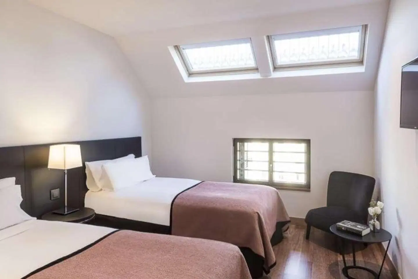 Majestic Residence ROOM_EXAMPLE