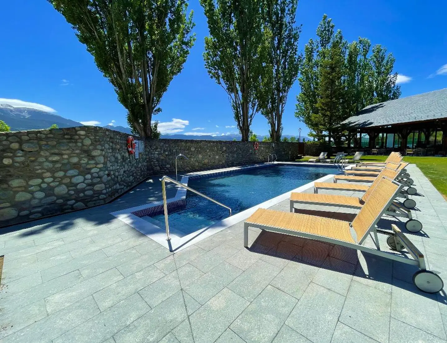 Fontanals Golf OUTDOOR_POOL