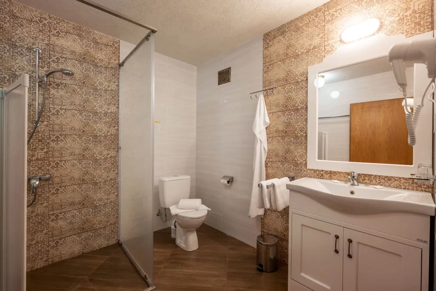 Alpenhotel Edelweiss Badezimmer