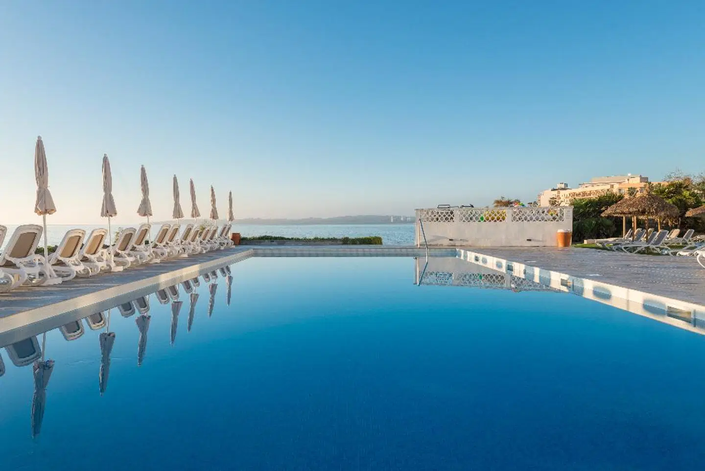 Atolon & Kaafu Beach Club OUTDOOR_POOL