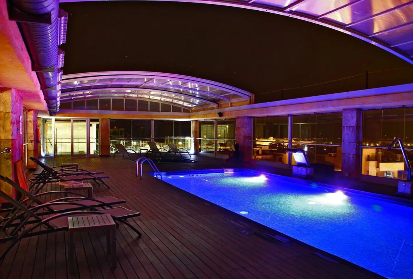 Exe Cunit Suites & Spa Hallenbad