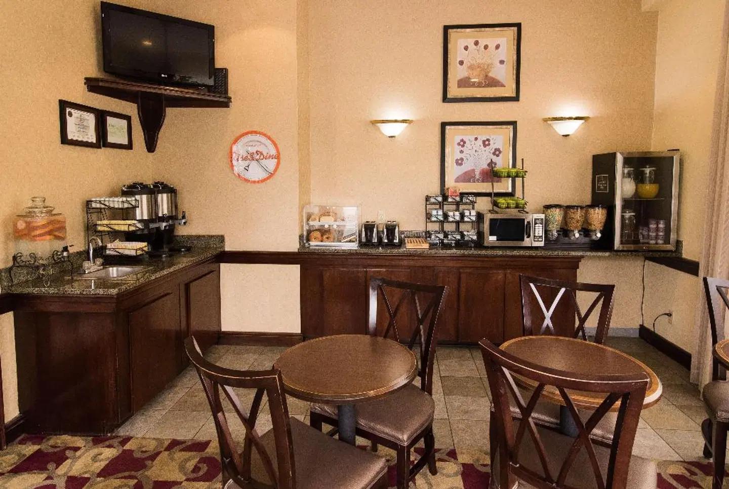 Howard Johnson by Wyndham Portsmouth Bar