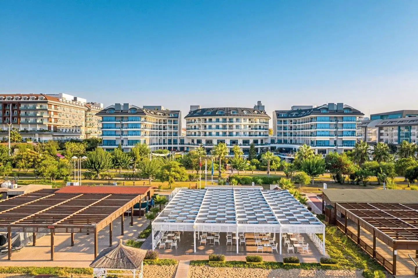 Commodore Elite Suites & Spa EXTERIOR