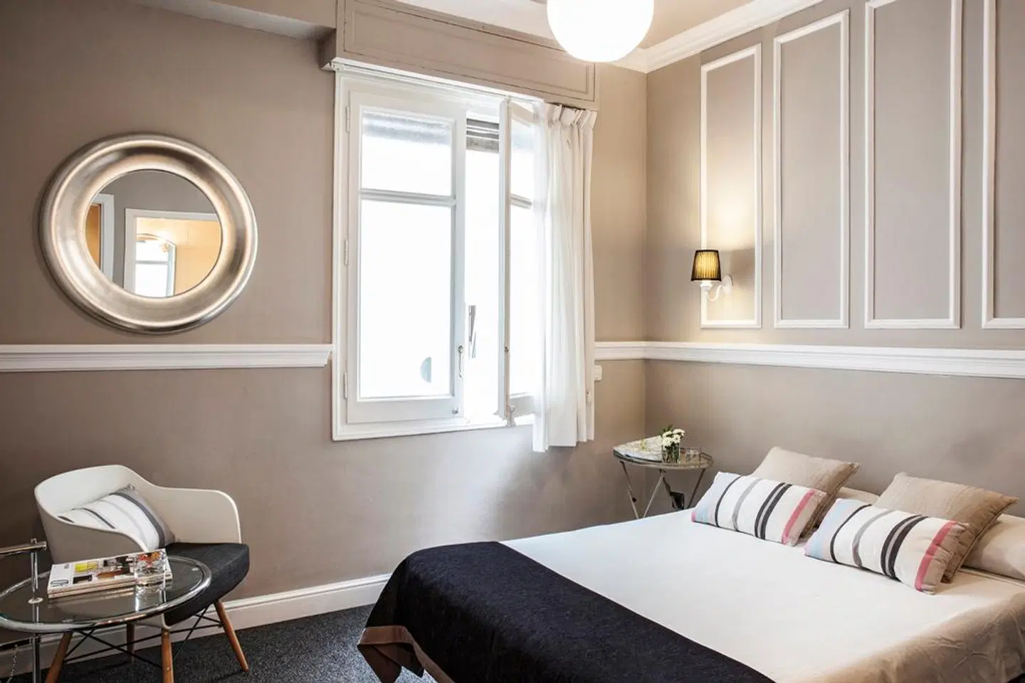 AinB B&B Eixample-Muntaner ROOM_EXAMPLE