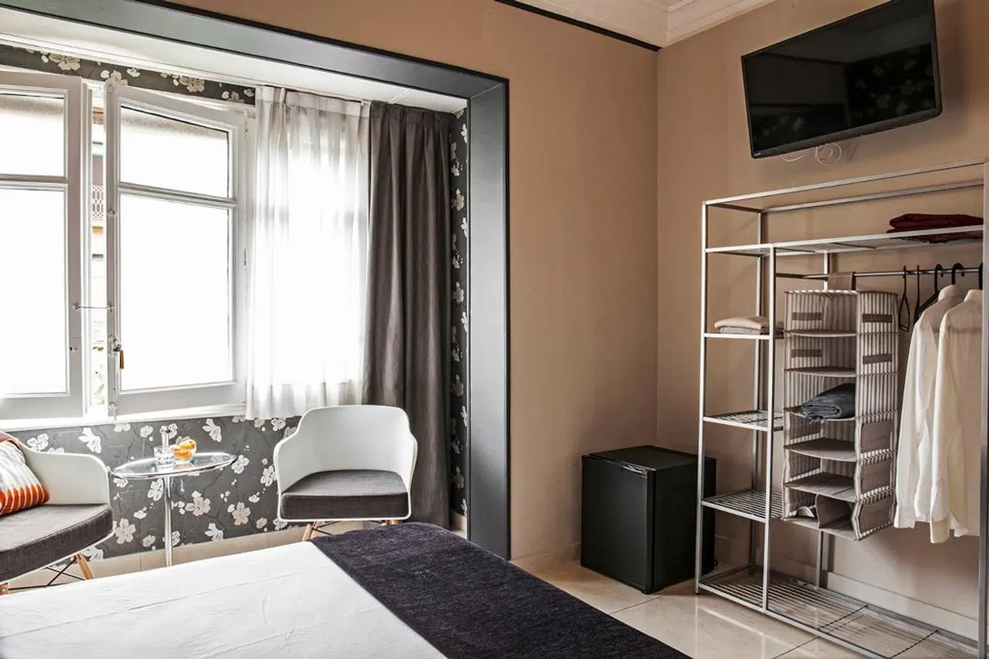 AinB B&B Eixample-Muntaner ROOM_EXAMPLE