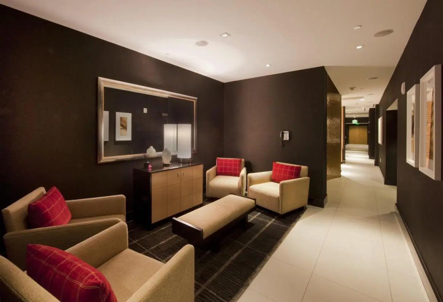 Hotel Beaux Arts, Autograph Collection Bar