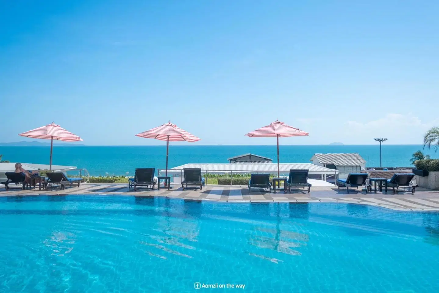 D Varee Jomtien Beach OUTDOOR_POOL