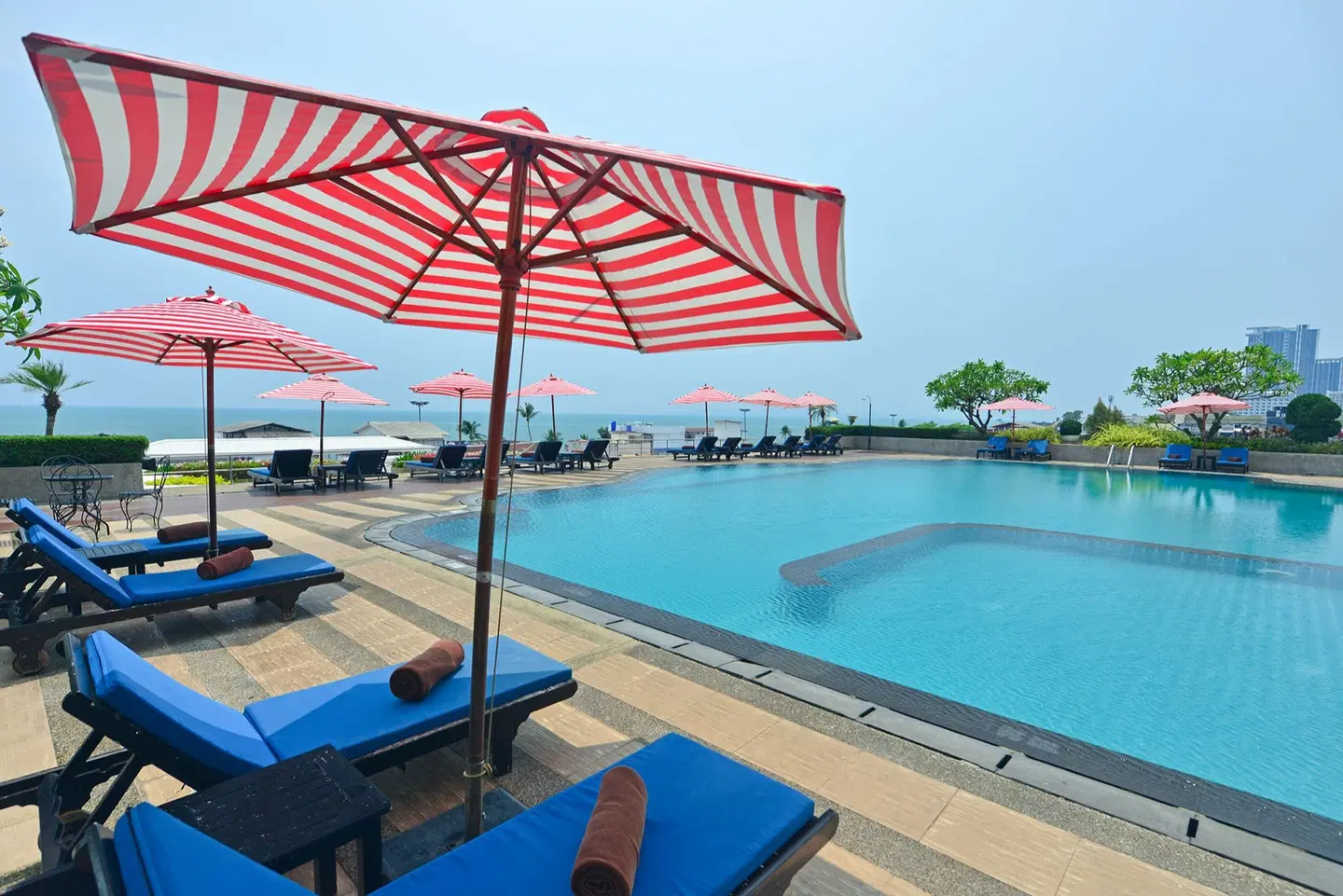 D Varee Jomtien Beach OUTDOOR_POOL