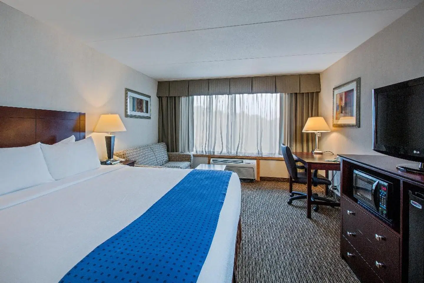 Fairfield Inn & Suites by Marriott Springfield Enfield ROOM_EXAMPLE