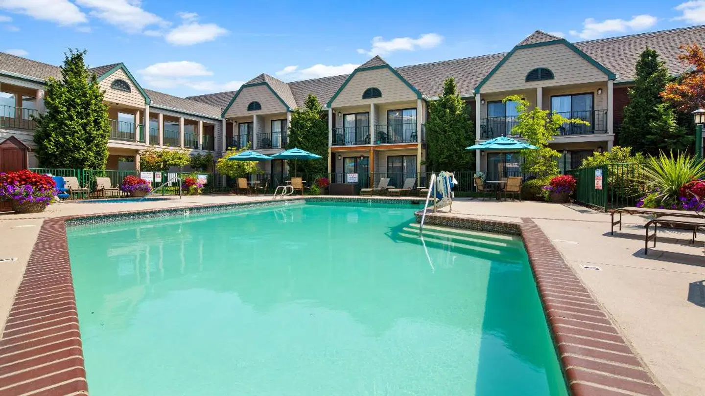 Best Western Pony Soldier Inn - Airport OUTDOOR_POOL