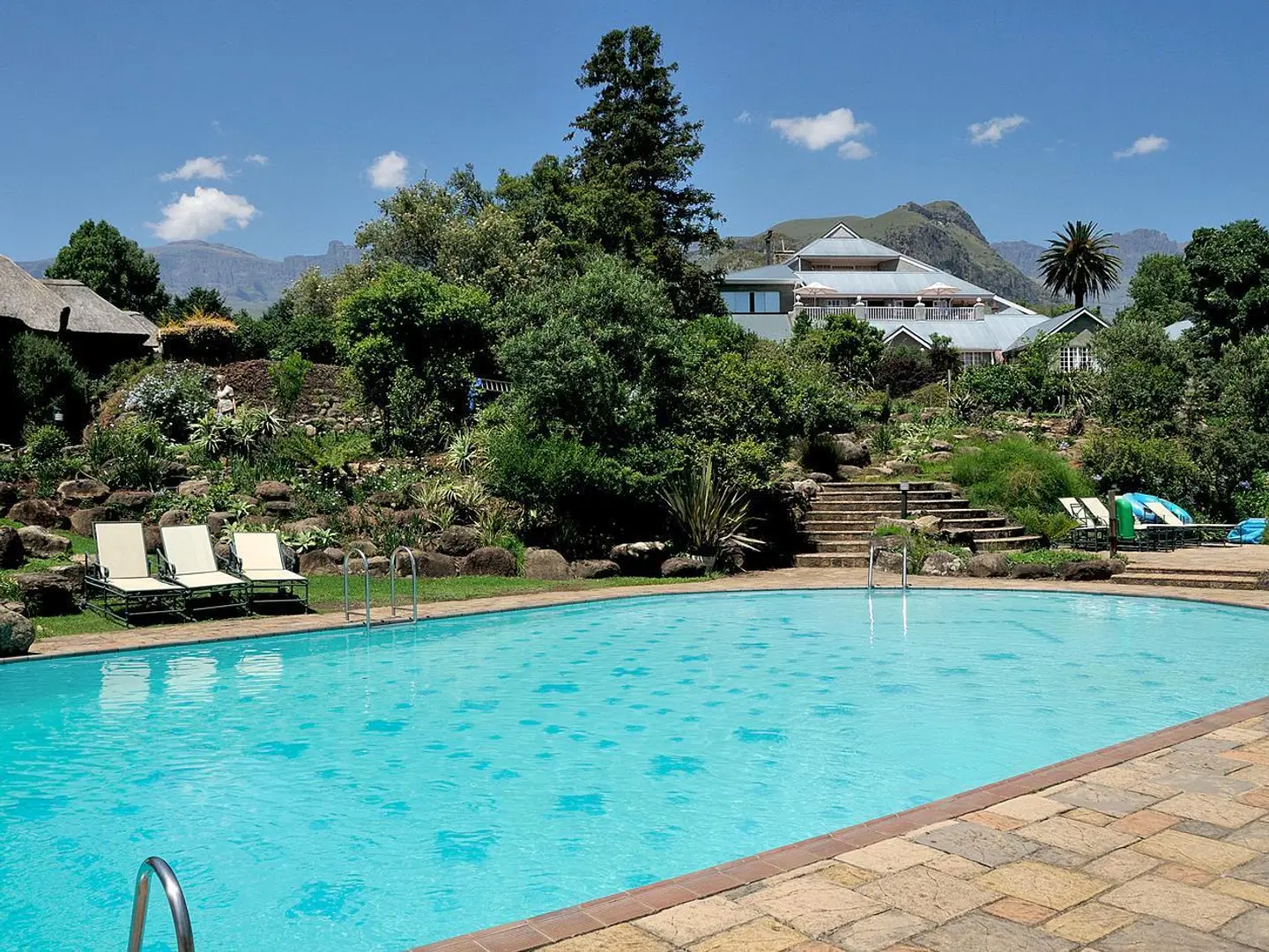 Cathedral Peak Hotel OUTDOOR_POOL