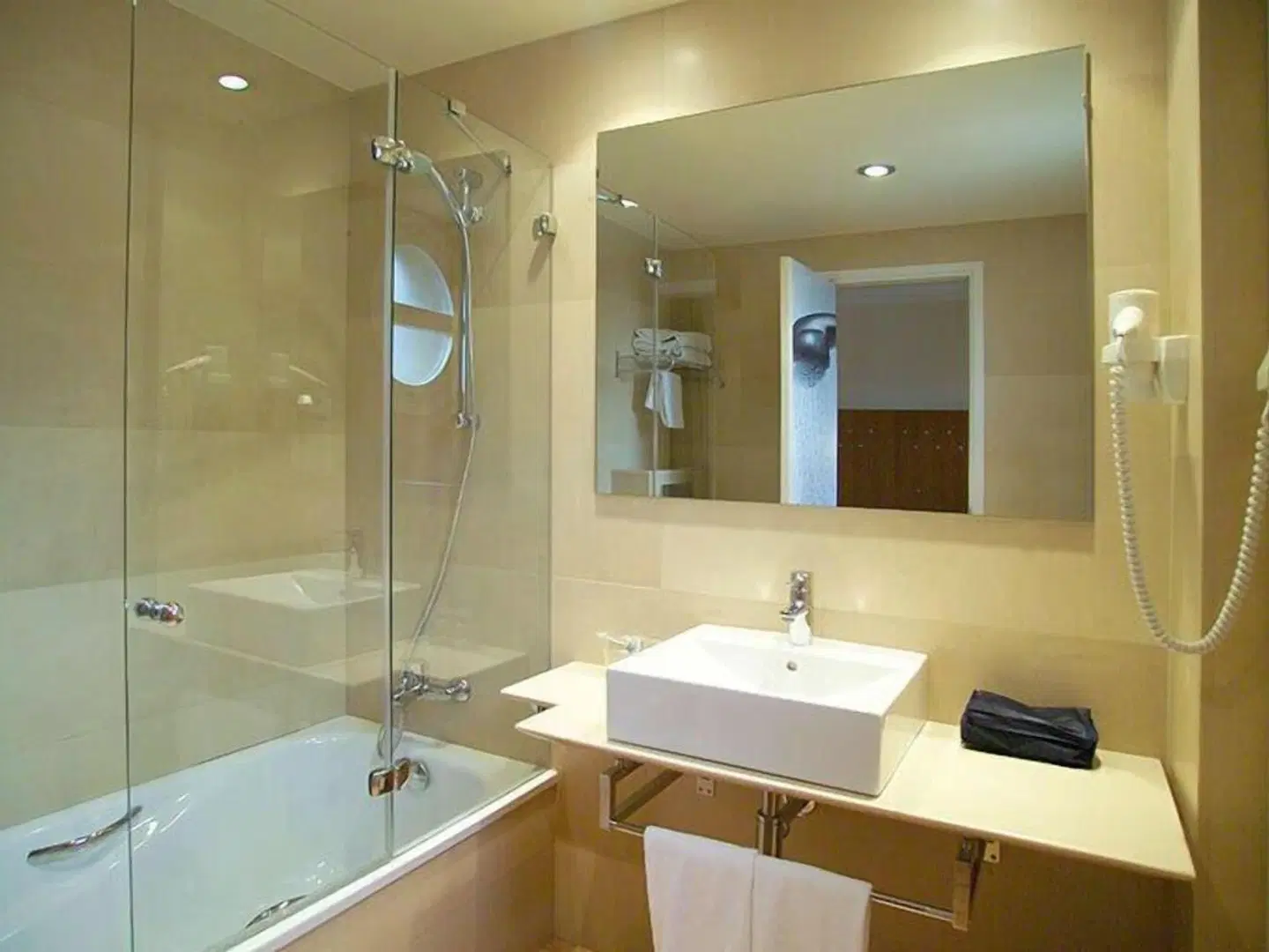 J. Balmes Vic Badezimmer