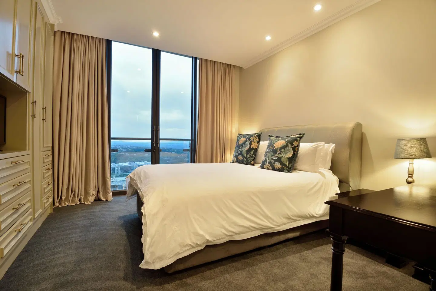 The Michelangelo Towers ROOM_EXAMPLE