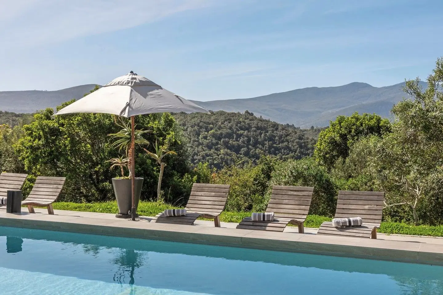 Hog Hollow Country Lodge OUTDOOR_POOL