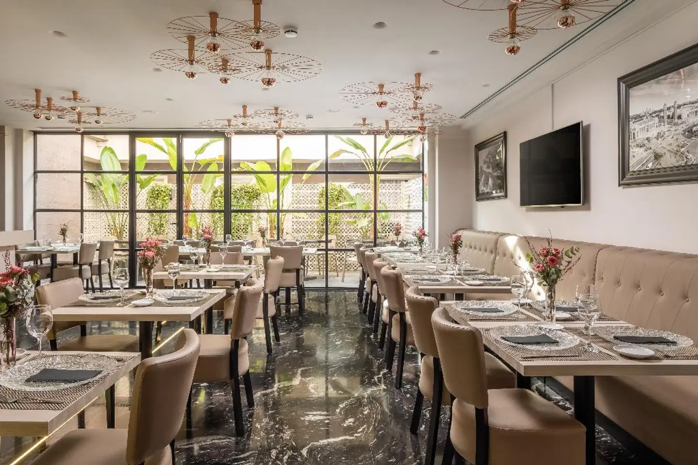 Arya Stadium Hotel by Madanis Hotels Restaurant