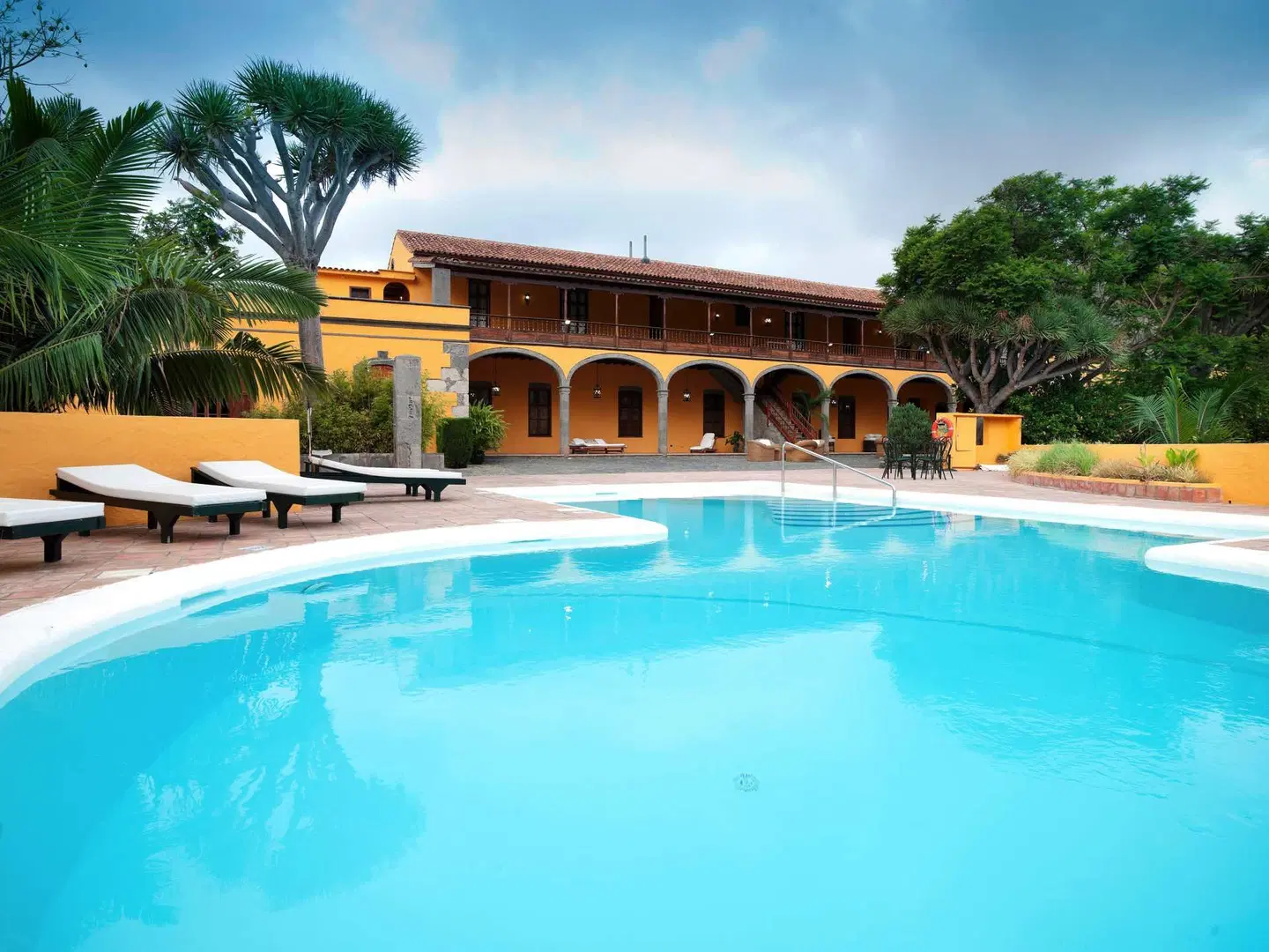 Hacienda del Buen Suceso OUTDOOR_POOL