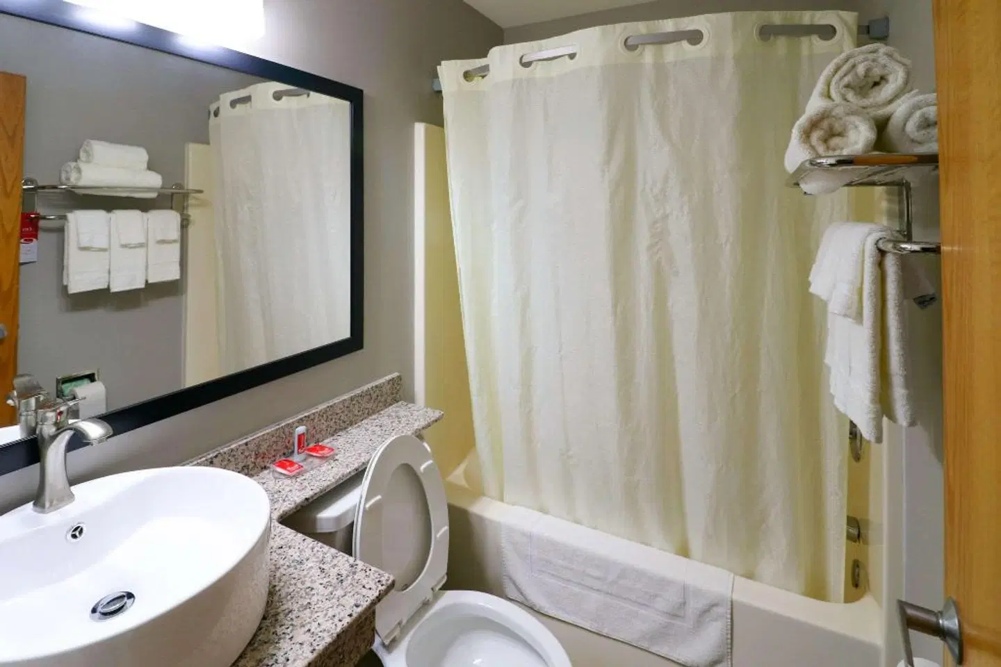 SureStay Plus Hotel by Best Western Sevierville Badezimmer