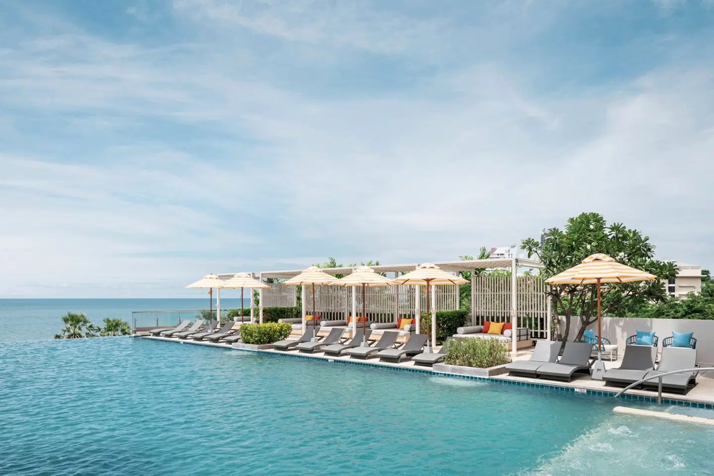 Holiday Inn Pattaya EXTERIOR