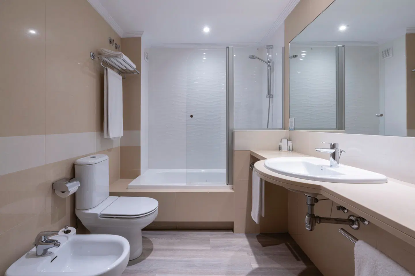 Attica 21 Barcelona Mar Badezimmer