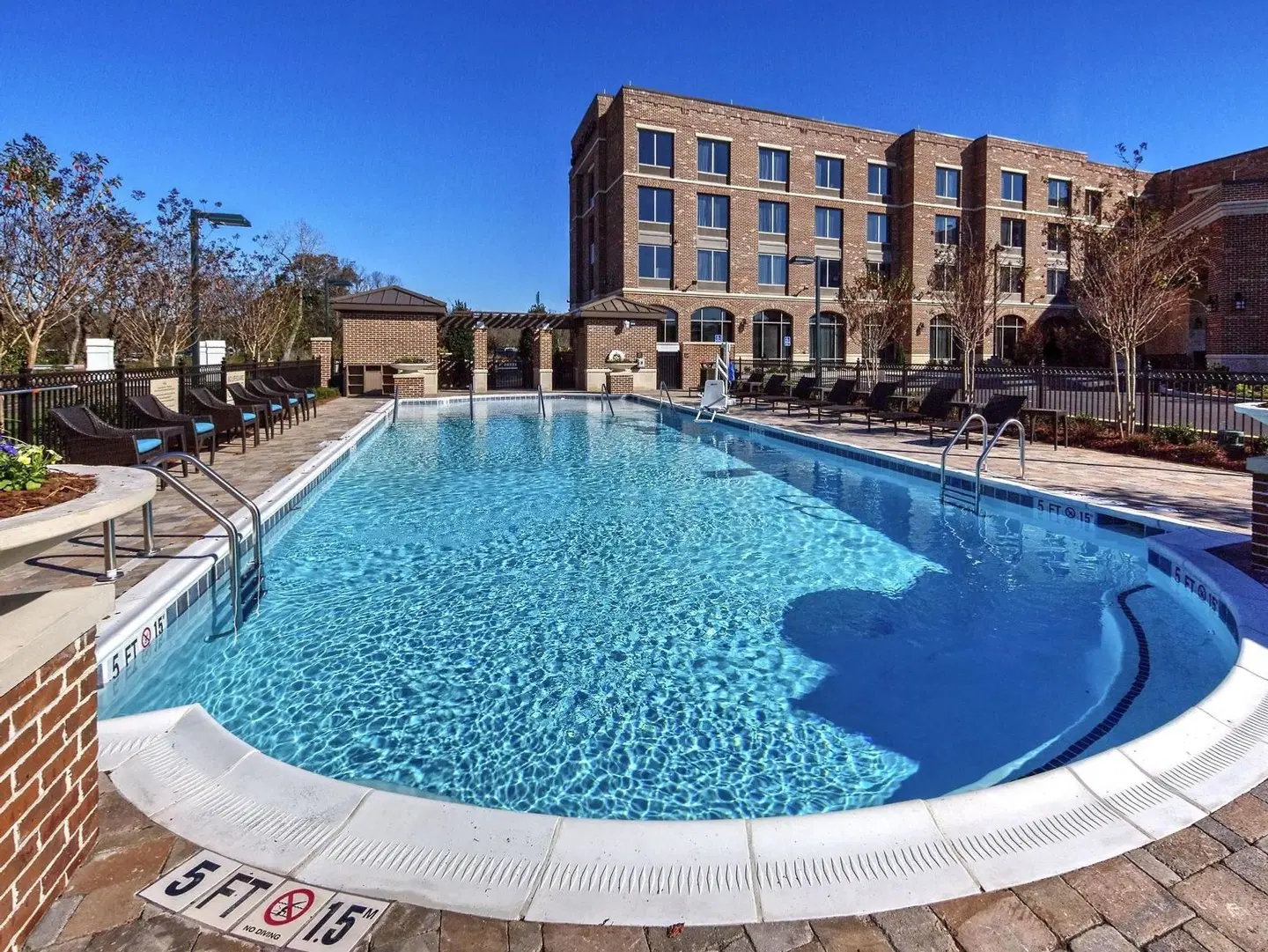 Hampton Inn & Suites Franklin Berry Farms OUTDOOR_POOL