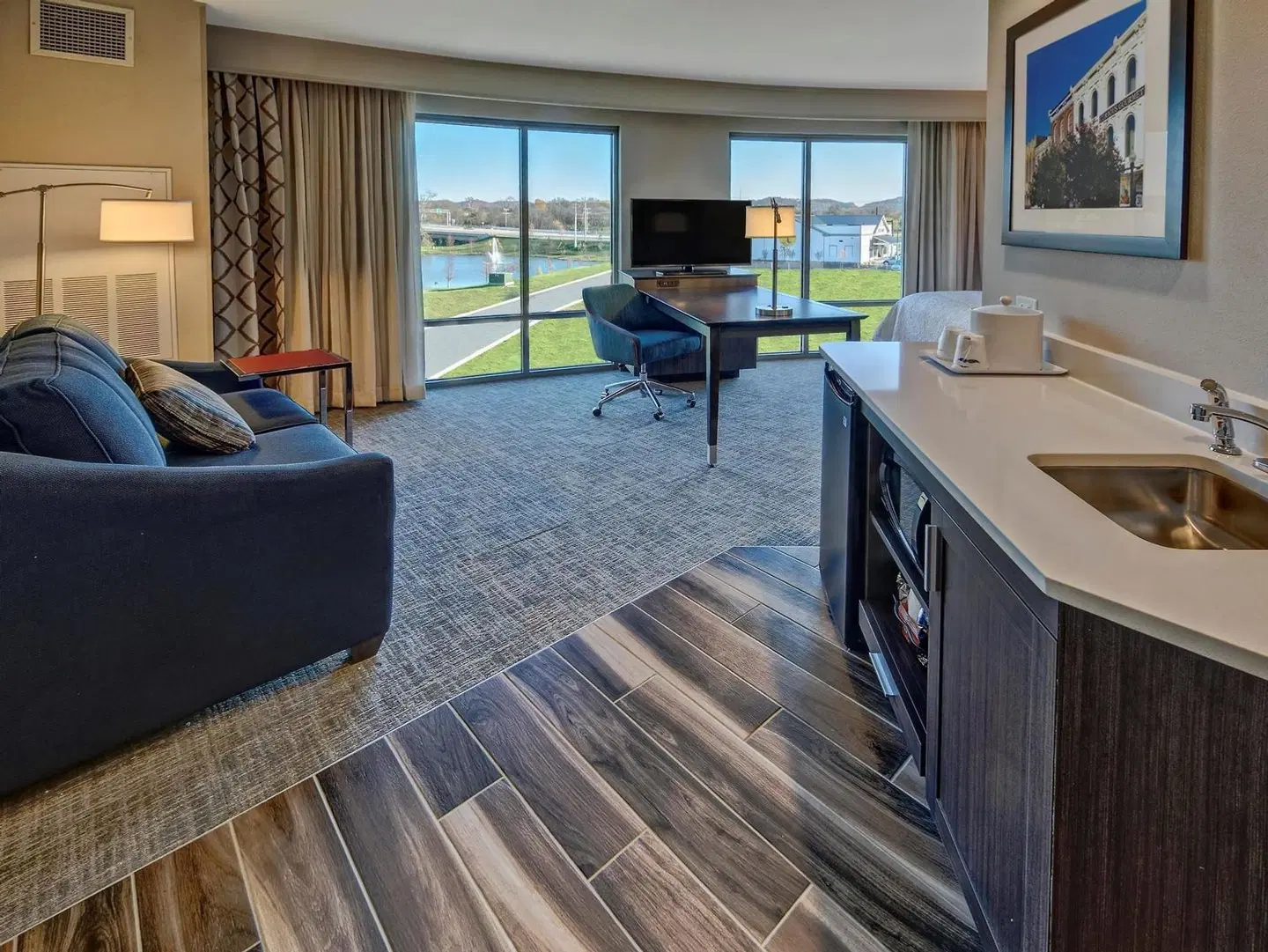 Hampton Inn & Suites Franklin Berry Farms ROOM_EXAMPLE