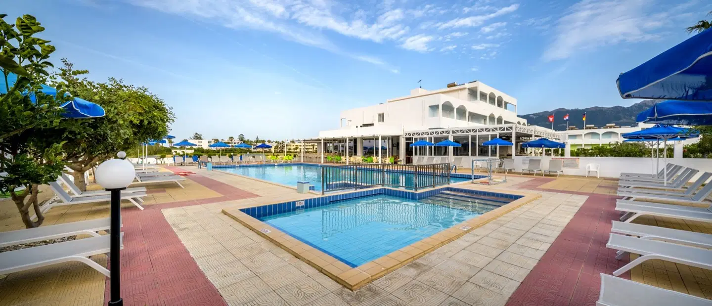 Tropical Sol OUTDOOR_POOL