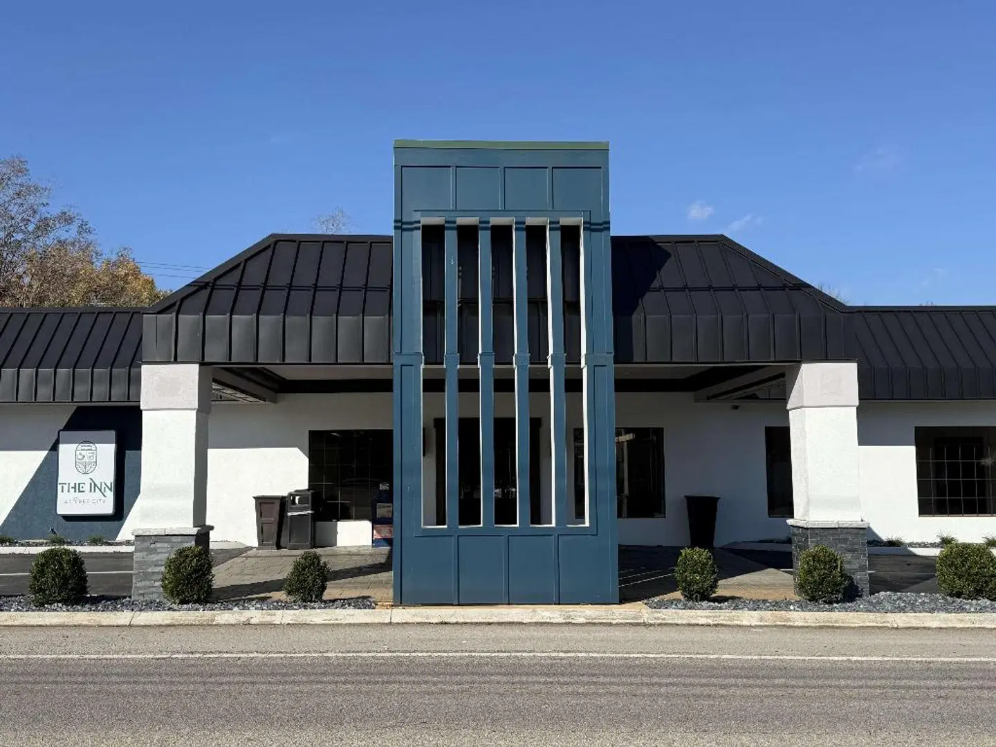 Best Western Tree City Inn EXTERIOR