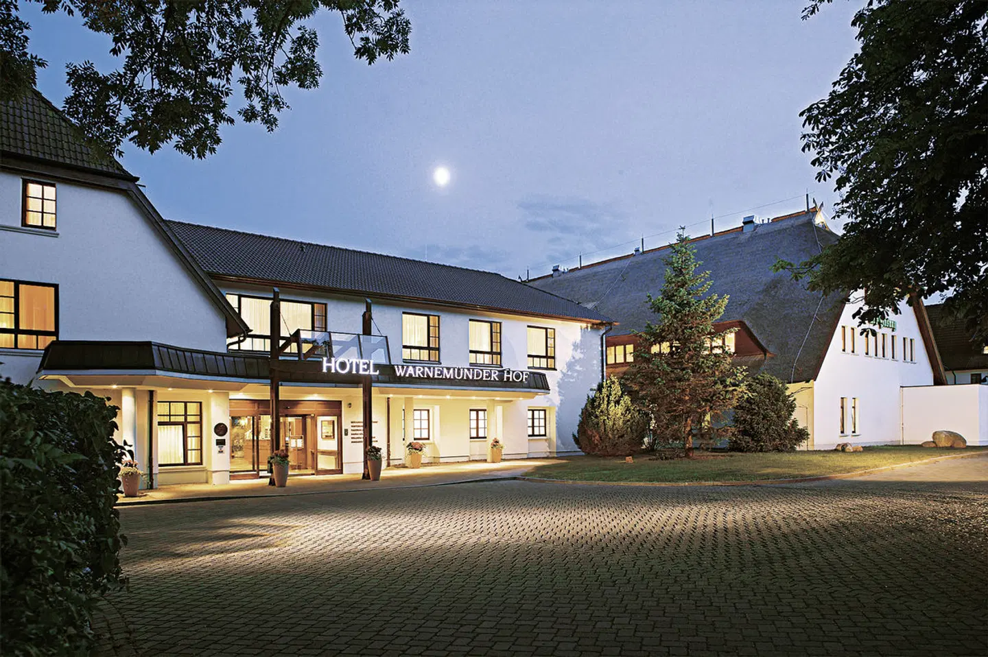 Ringhotel Warnemünder Hof EXTERIOR