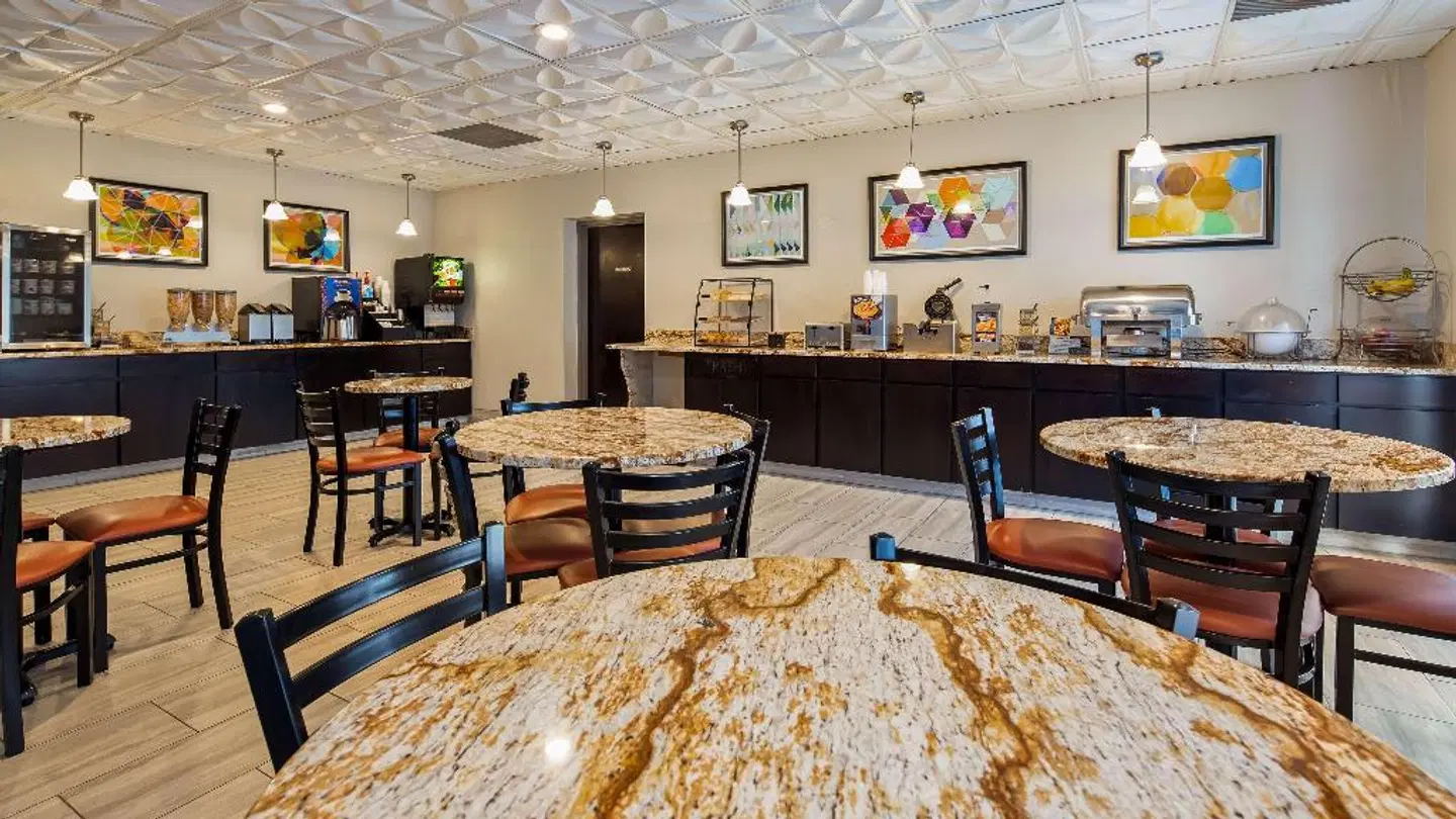 Best Western Knoxville Suites - Downtown Bar