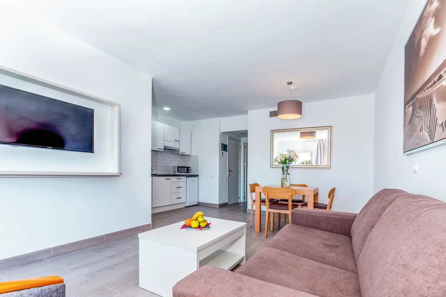 Rey Carlos ROOM_EXAMPLE