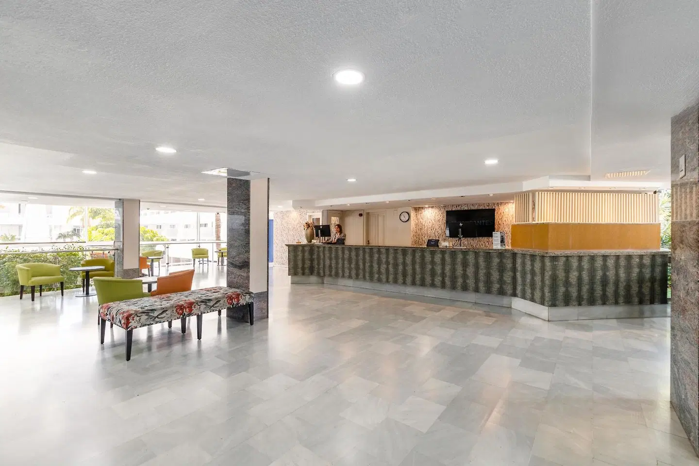 Catalonia Oro Negro Bar