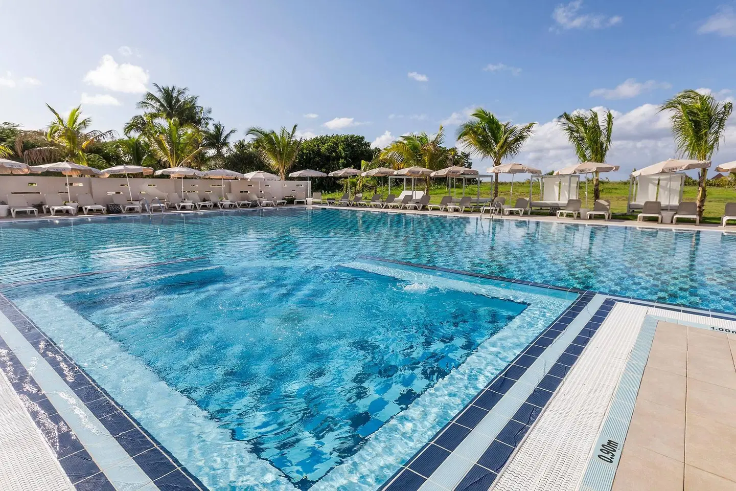 Meliá Internacional OUTDOOR_POOL