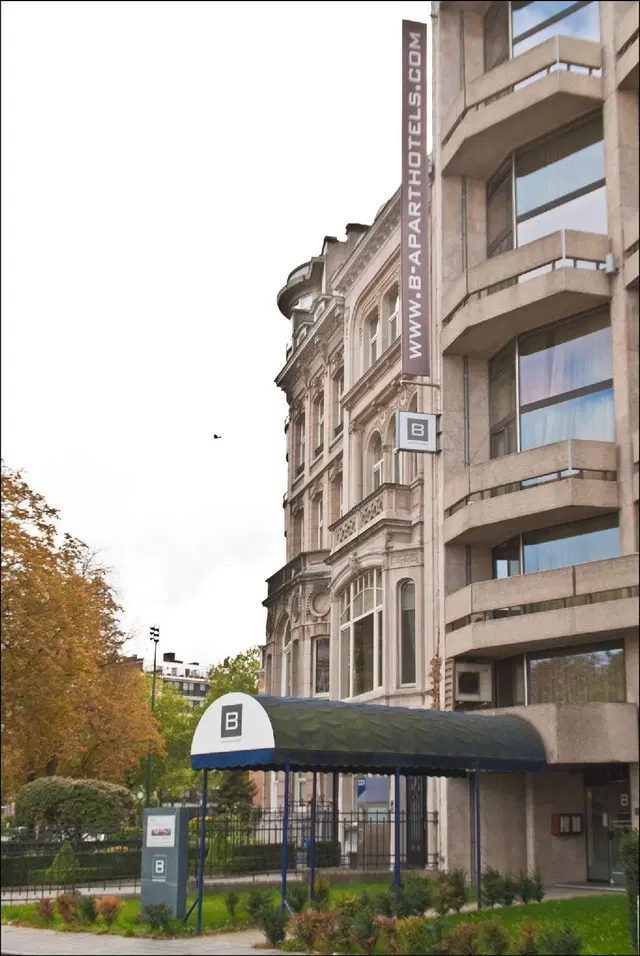 B-Aparthotels Montgomery EXTERIOR