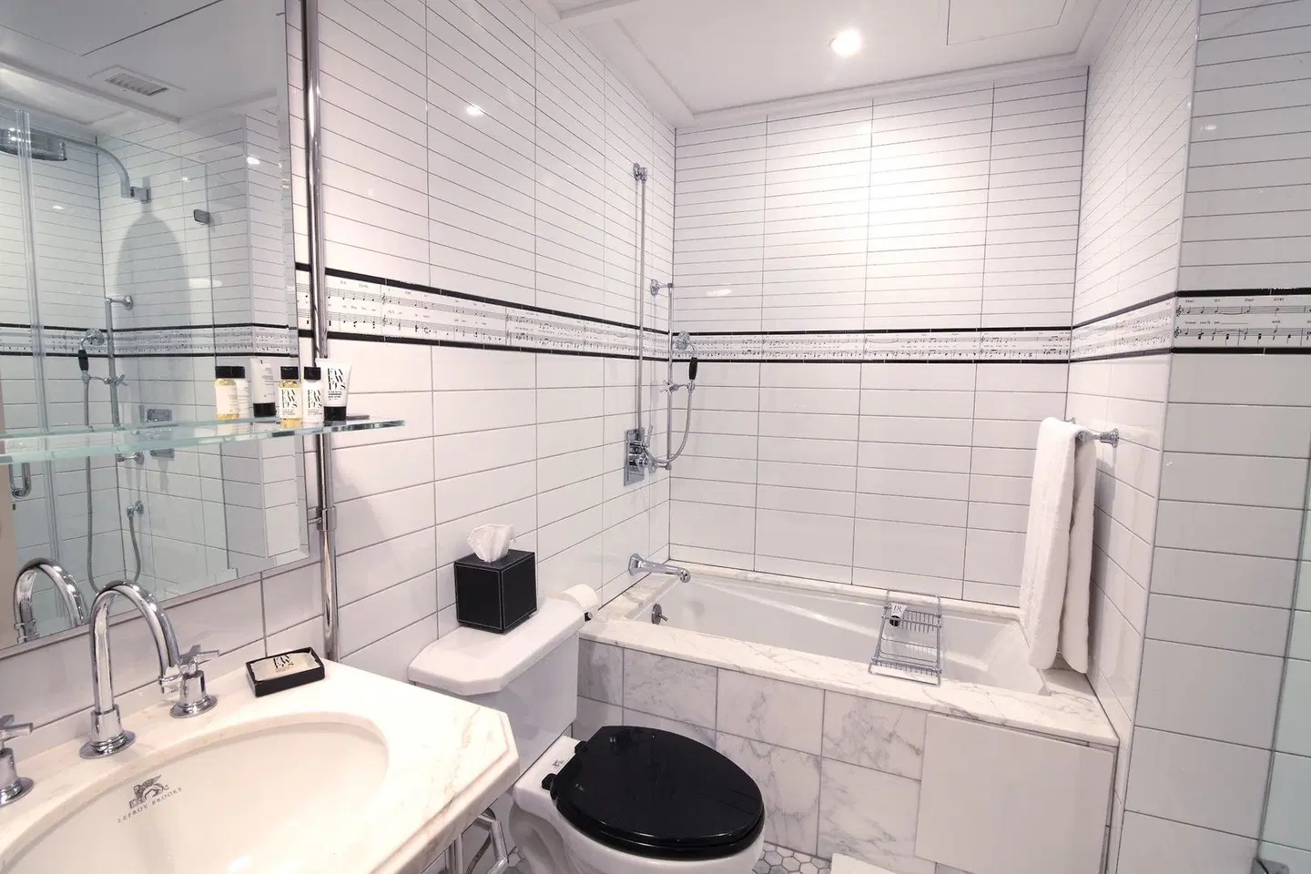 The Evelyn (Formerly Gershwin Hotel) Badezimmer