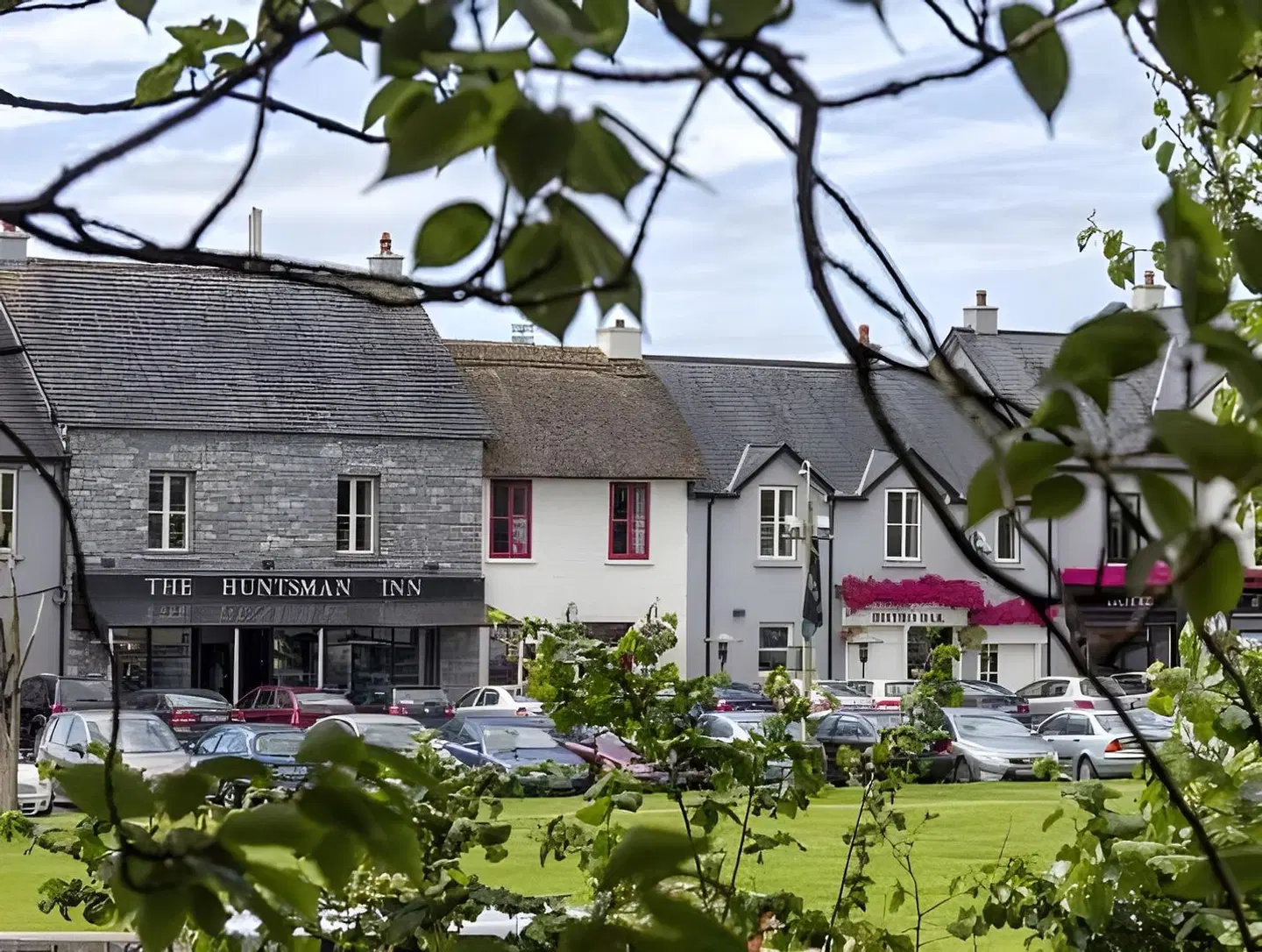 The Huntsman Inn EXTERIOR