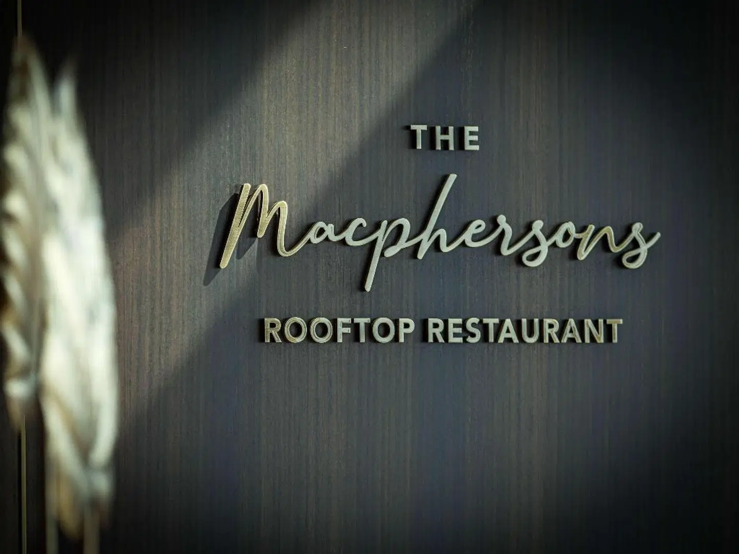 De Bonart Naples, Curio Collection by Hilton Landkarte