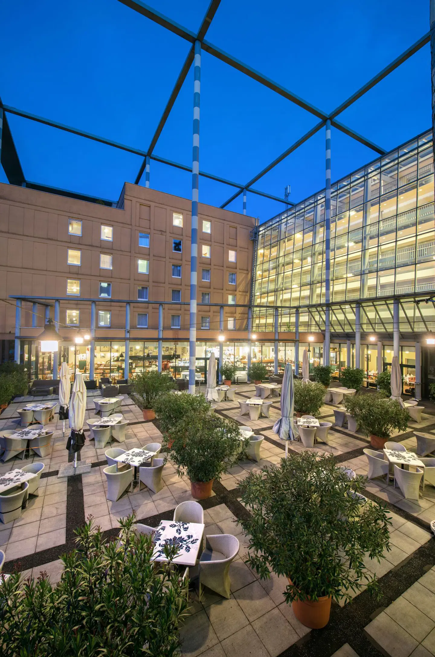 Trans World Hotel Donauwelle Terrasse