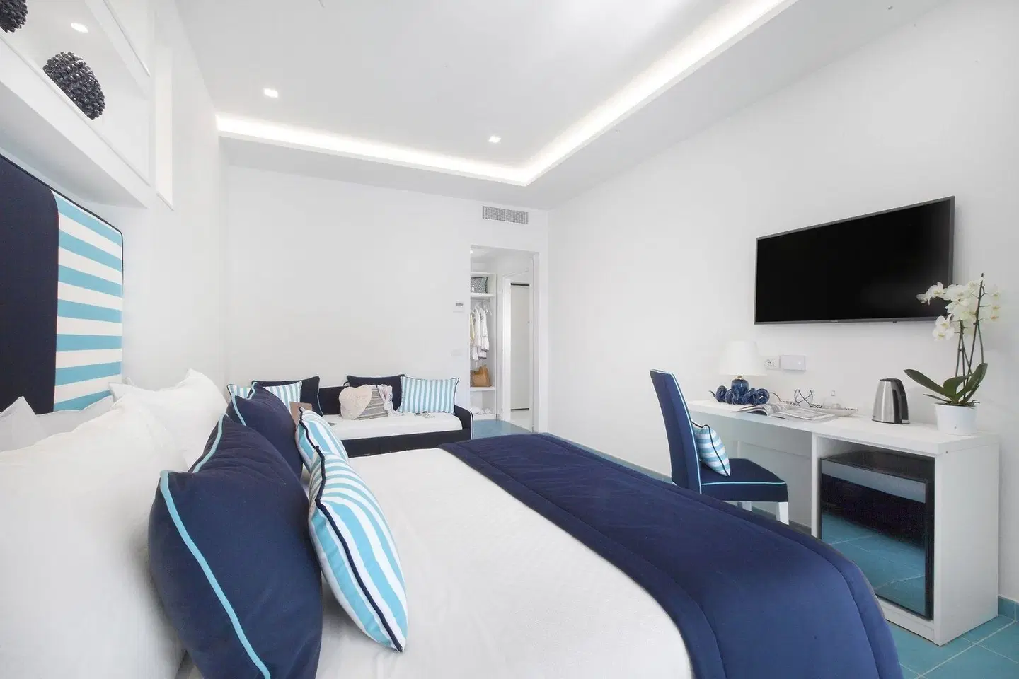 Sersale Suites ROOM_EXAMPLE