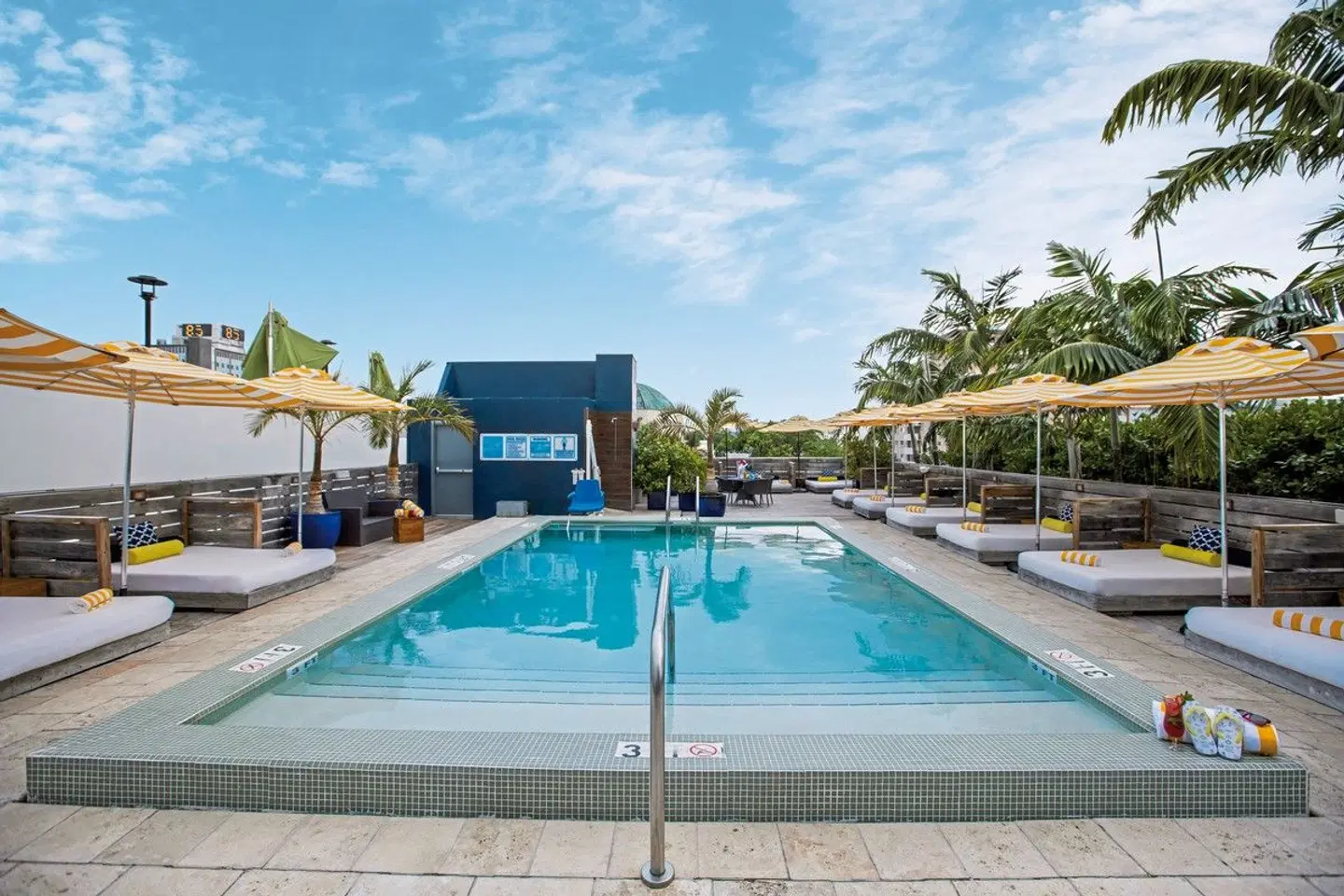 Catalina Hotel OUTDOOR_POOL