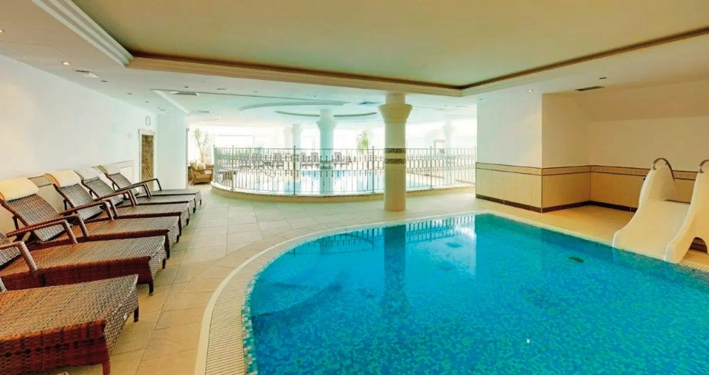 Das Finkennest Panoramic Garden Resort Hallenbad