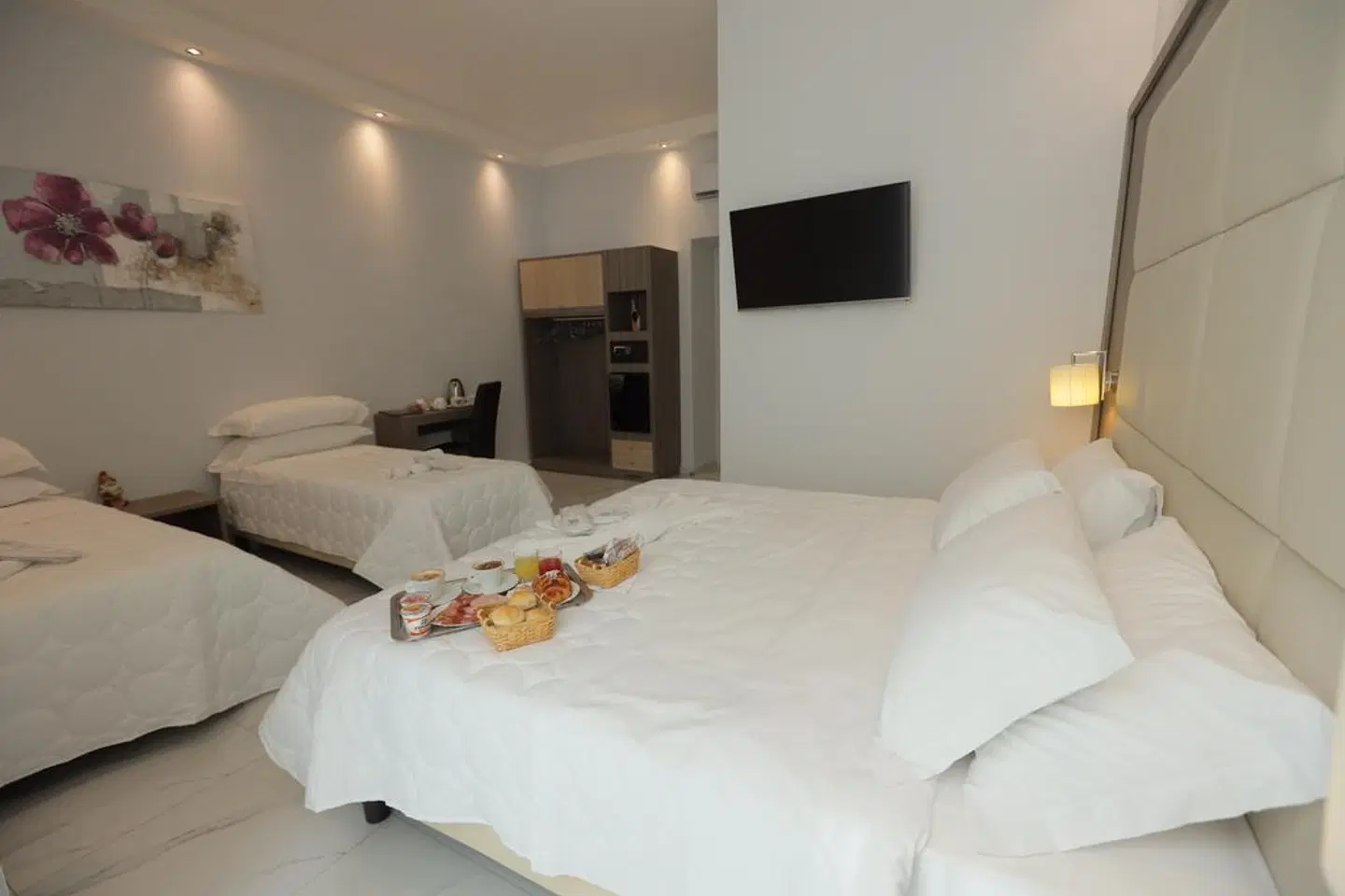 Garibaldi Suite ROOM_EXAMPLE