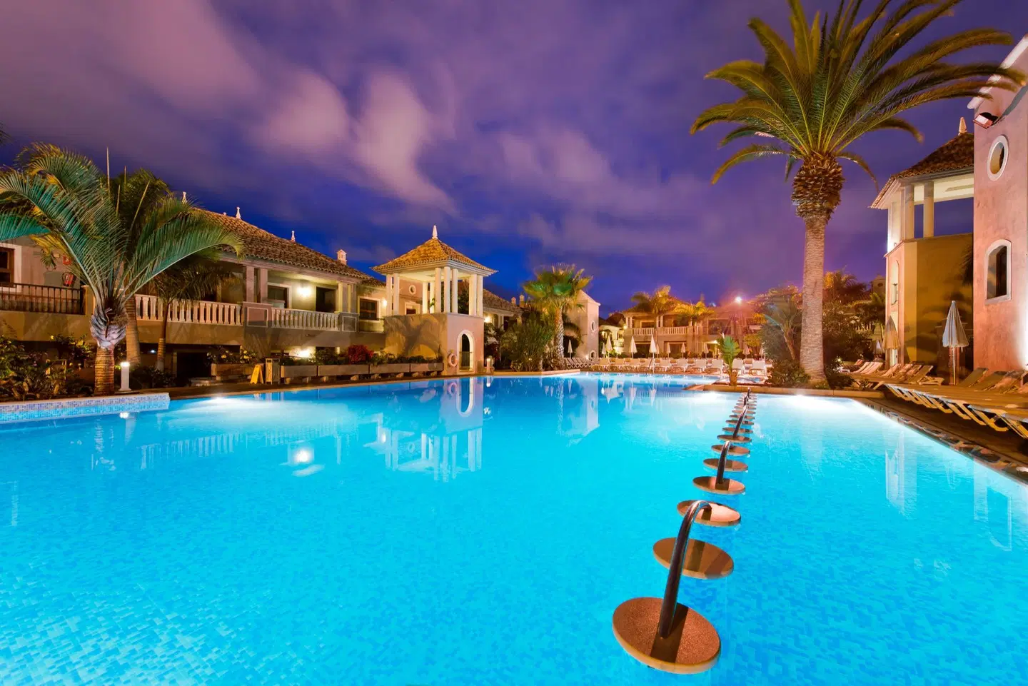 Marylanza Suites & Spa OUTDOOR_POOL